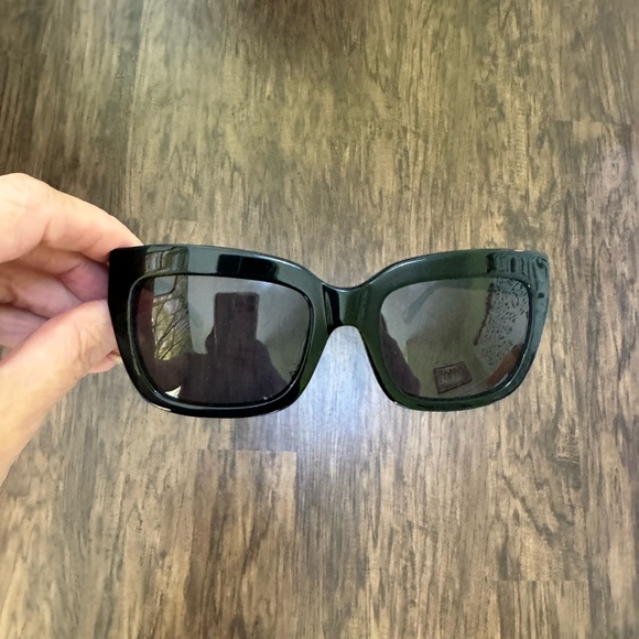 Johnny was Marianne sunglasses